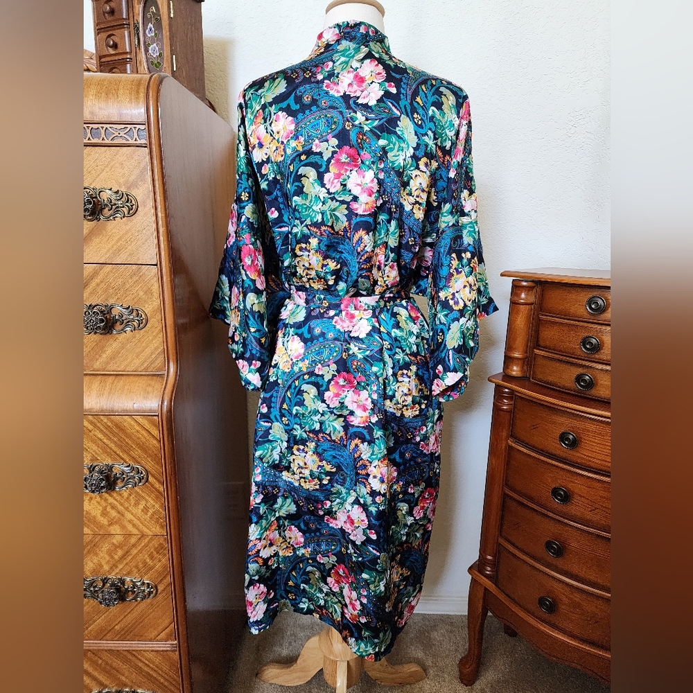 Vintage Gold Label Victoria Secret Robe - Picture 5 of 7